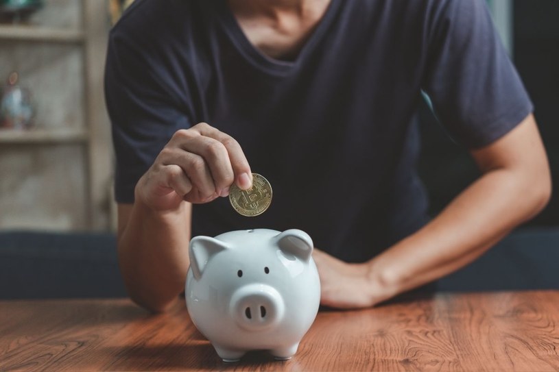 Najpierw czuły, potem obojętny? Sprawdź, czy nie stosuje „metody skarbonki”