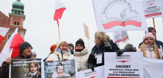 „Tak dla edukacji, nie dla deprawacji”. Manifestacja w Warszawie