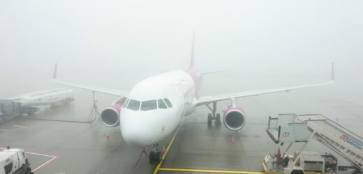 Mgła sparaliżowała krakowskie lotnisko. Opóźnienia i odwołane loty