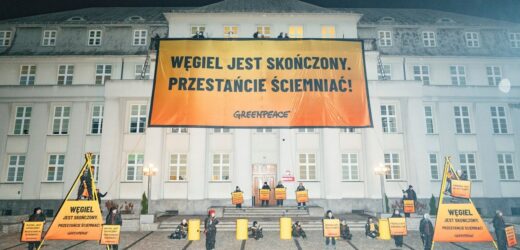 „Węgiel jest skończony”. Akcja Greenpeace Polska przy siedzibie resortu