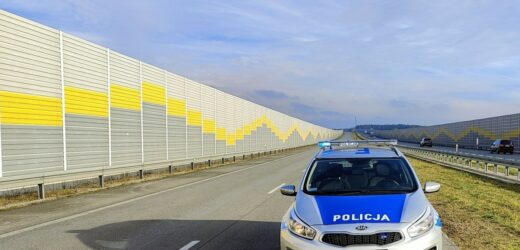 Pijany kierowca spał w aucie na drodze ekspresowej