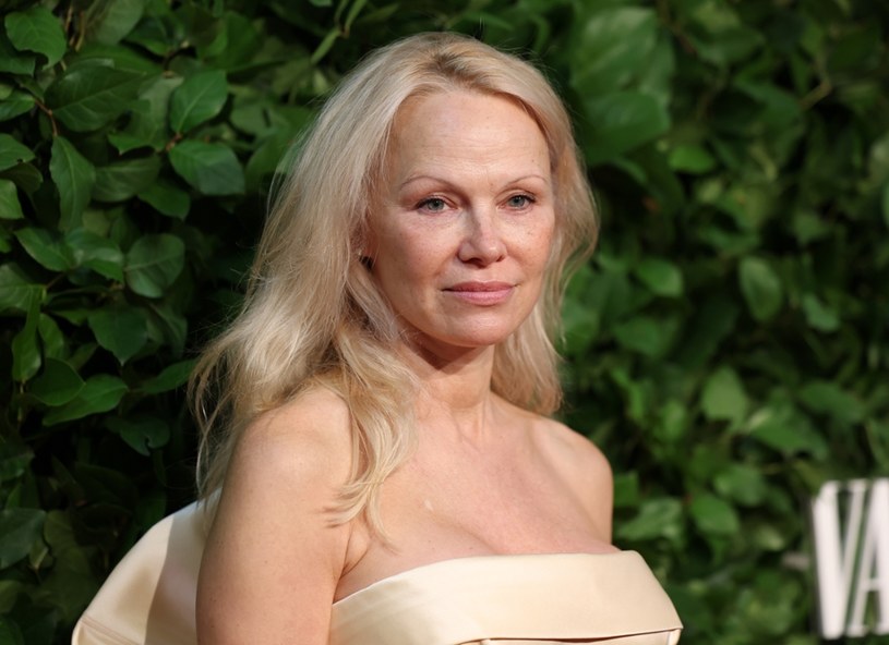 Pamela Anderson znów bez makijażu na Gotham Awards 2024. Aktorka olśniewa