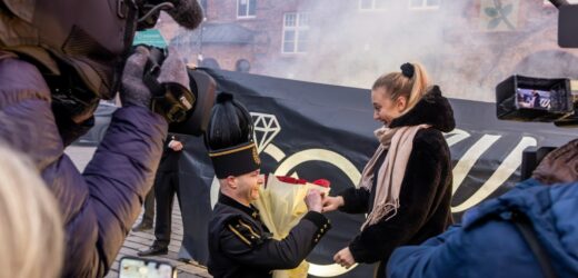 Górnicze oświadczyny podczas barbórkowej parady