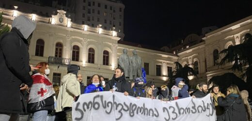 „Nie prowokować policji”. Kolejna noc protestu w Tbilisi – relacja wysłannika RMF FM