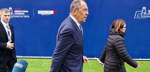 Ławrow udzielił wywiadu Carlsonowi. „Nie jesteśmy w stanie wojny z USA”