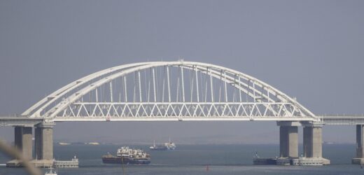 Zamknięto Most Krymski. „Okna drżą od wybuchów”