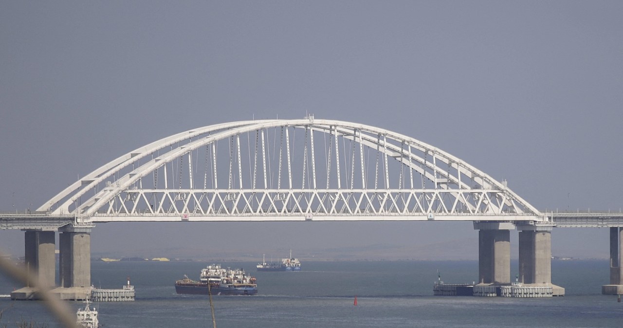 Zamknięto Most Krymski. „Okna drżą od wybuchów”