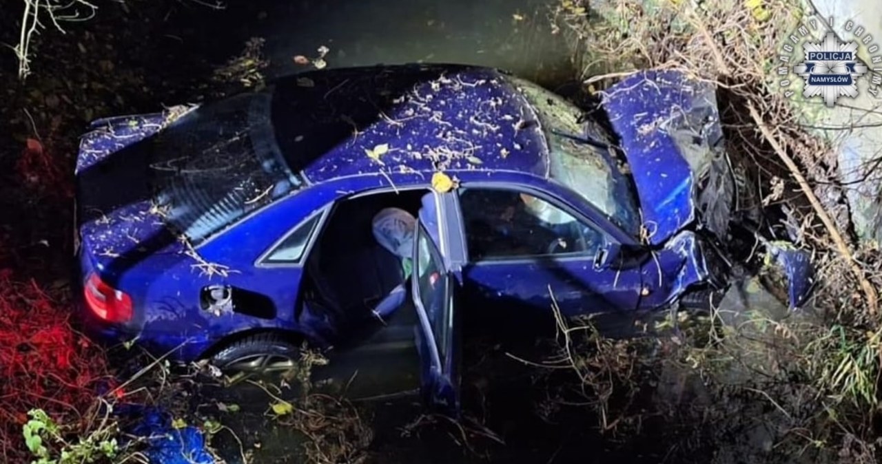 Nastolatek w szpitalu. Audi wpadło do rzeki i uderzyło w betonowy przepust