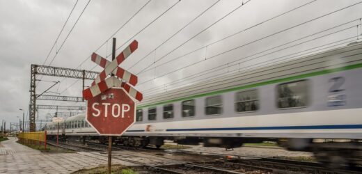 Świnoujście: Awaria na przejeździe kolejowym będzie usuwana do poniedziałku