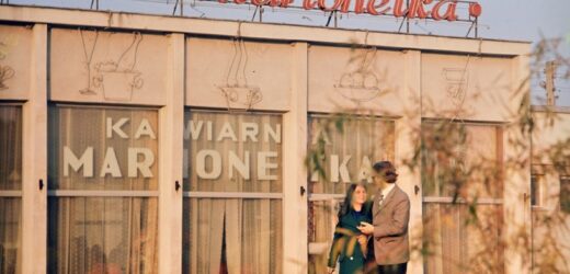Chciała iść z chłopakiem na randkę. „Powiedziałam mamie, że rzucili wiadra emaliowane”. Sekrety miłości w PRL