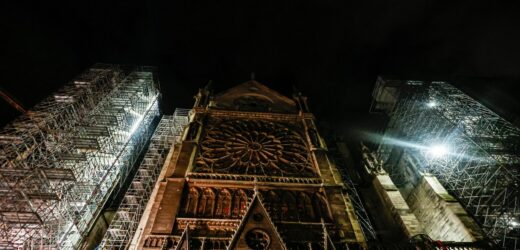 Arcybiskup zastuka trzy razy. ​Dziś uroczyste otwarcie katedry Notre Dame