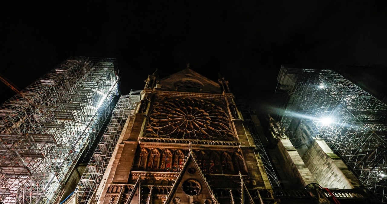 Arcybiskup zastuka trzy razy. ​Dziś uroczyste otwarcie katedry Notre Dame