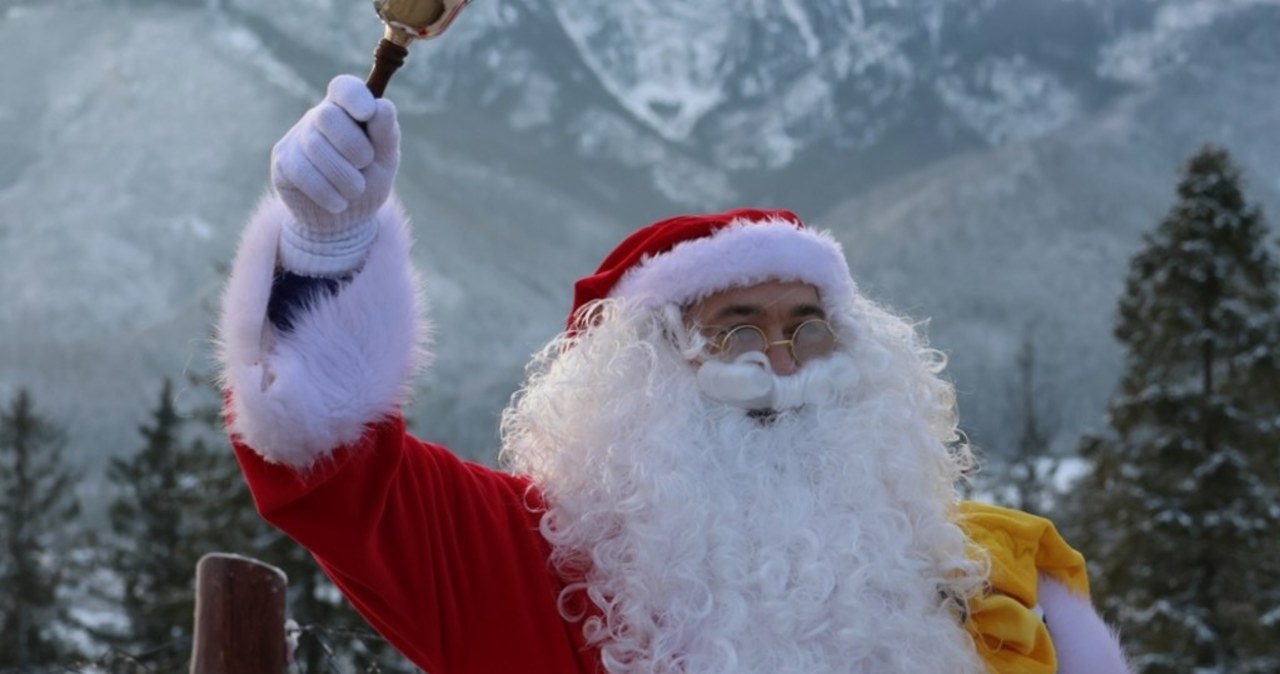 Parada Mikołajów a wieczorem wielka dyskoteka. Mikołaj w Mikołajkach