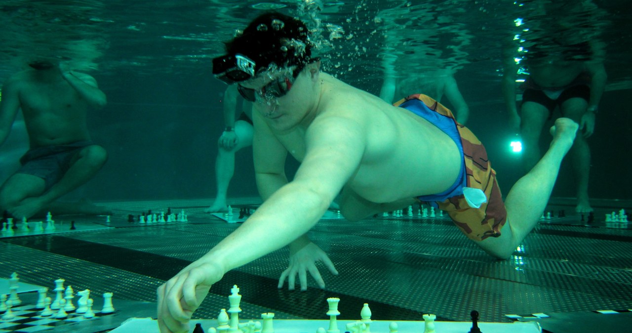 Rekord Guinnessa w szachach podwodnych oficjalnie potwierdzony. Ustanowił go poznaniak