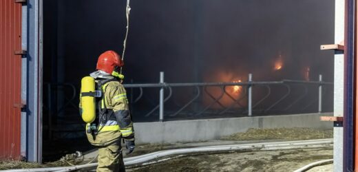 Pożar hali produkującej tworzywa sztuczne na Dolnym Śląsku. Apel do mieszkańców
