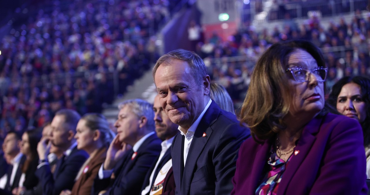 Tusk: Czy chcemy mieć prezydenta, który z satysfakcją fotografuje się z gangsterami?