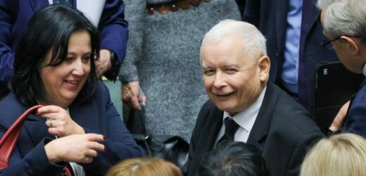 Jarosław Kaczyński założył konto w sieci i komentuje. Nieprzypadkowy moment