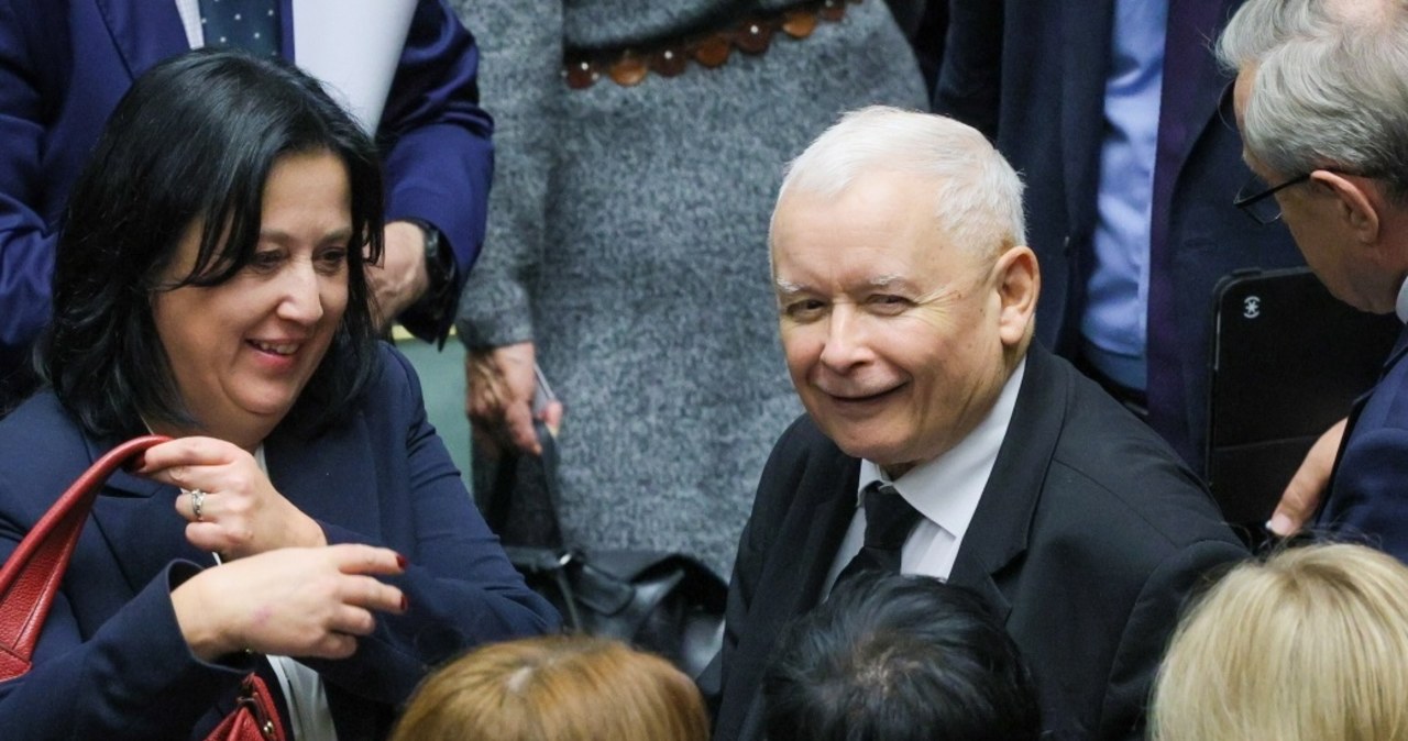 Jarosław Kaczyński założył konto w sieci i komentuje. Nieprzypadkowy moment
