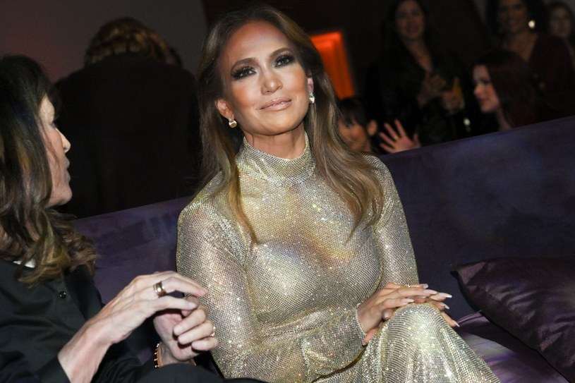 Jennifer Lopez w zimowej kreacji. Wygląda jak Królowa Śniegu