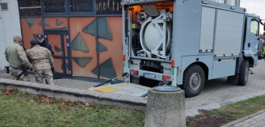 Pożar mieszkania w Ełku. W środku kartony z amunicją i pociskami