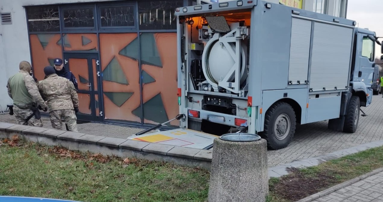 Pożar mieszkania w Ełku. W środku kartony z amunicją i pociskami