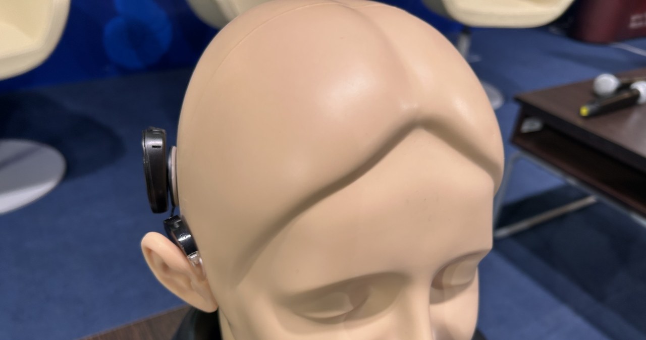 Najmniejszy implant słuchowy na świecie wszczepiony w Polsce