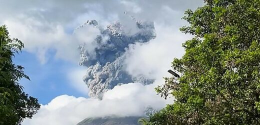 4-kilometrowy słup pyłu i ewakuacja. Erupcja wulkanu na Filipinach