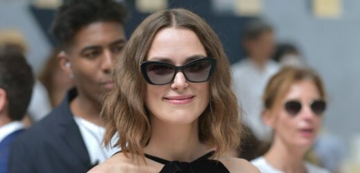 Kultowa scena z „To właśnie miłość”! Czy to stalking?