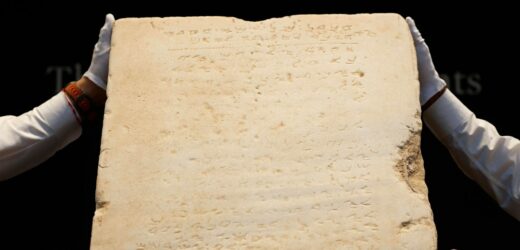 Służyła jako płyta chodnikowa. Najstarsza tablica z 10 przykazaniami trafi pod młotek