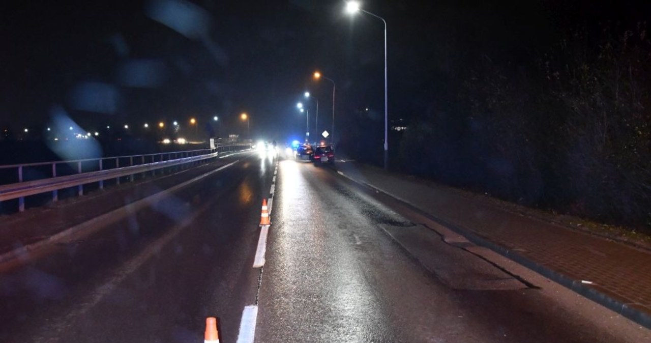 Pijany robił pompki na jedni. Wjechało w niego auto