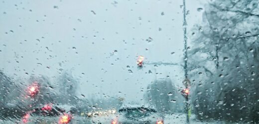 IMGW ostrzega przed marznącymi opadami. Na drogach bardzo niebezpiecznie