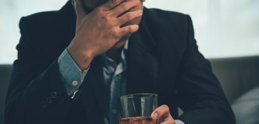 ZUS: Przybywa zwolnień L4 z powodu nadużywania alkoholu