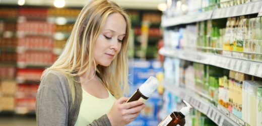 Naukowcy: Substancje w kosmetykach do makijażu mogą zagrażać ciąży