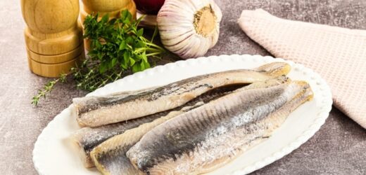 Bakteria w partii śledzi. GIS ostrzega