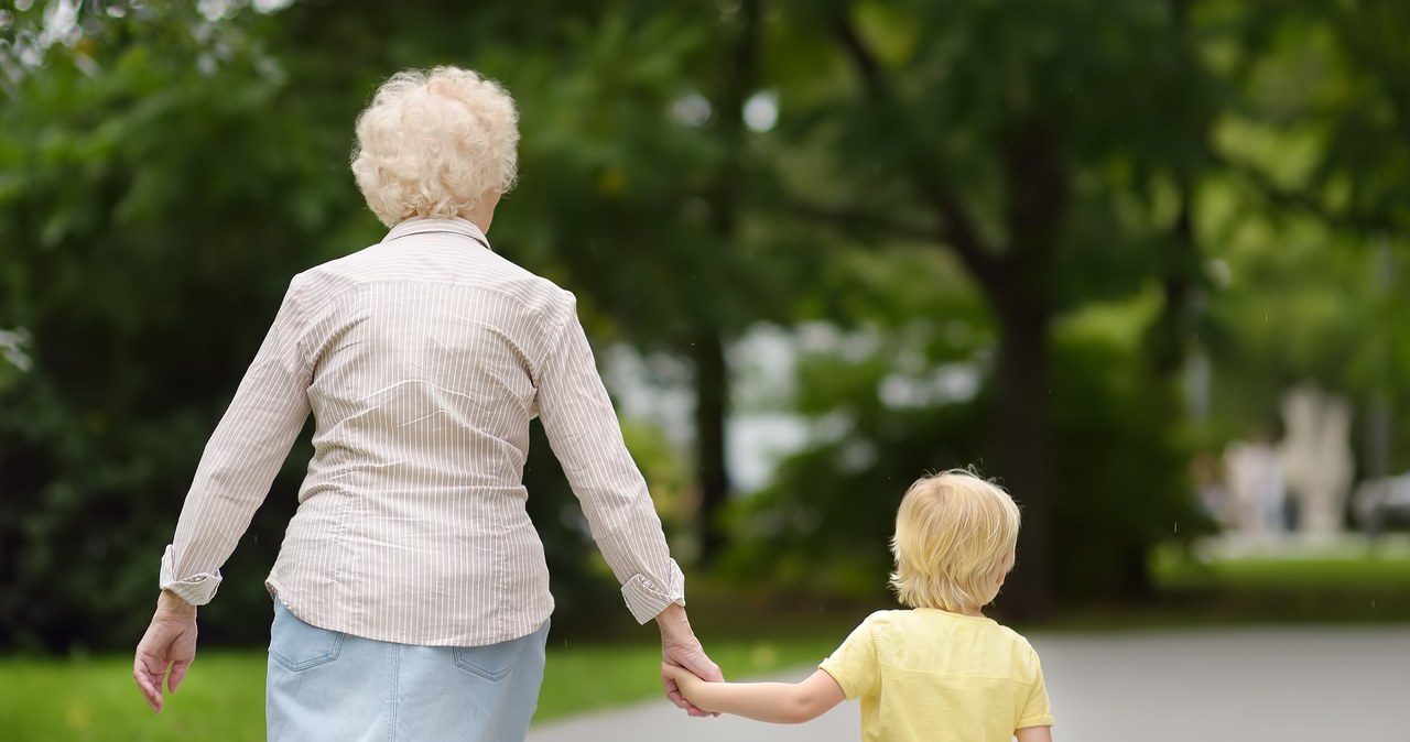 Babcia odebrała ze szkoły obce dziecko. Zaprowadziła je na trening