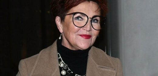 Połączyła proste elementy i zachwyciła. Świąteczna stylizacja skrojona dla dojrzałych pań