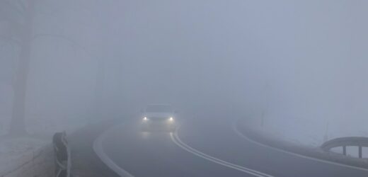 Silny wiatr i gęsta mgła. IMGW wydał ostrzeżenia