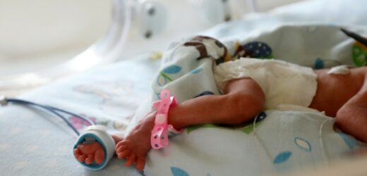 Dłuższy urlop macierzyński dla rodziców wcześniaków. Jest podpis prezydenta