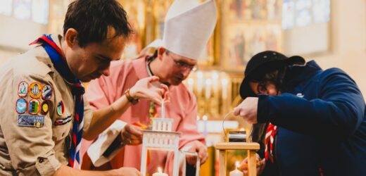 ZHP odebrał Betlejemskie Światło Pokoju. W tym roku nie wyruszyło z Groty Narodzenia