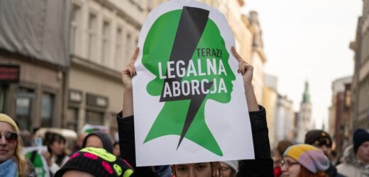 Sprawa aborcji po roku rządów KO. W styczniu projekty mogą wyjść z komisji