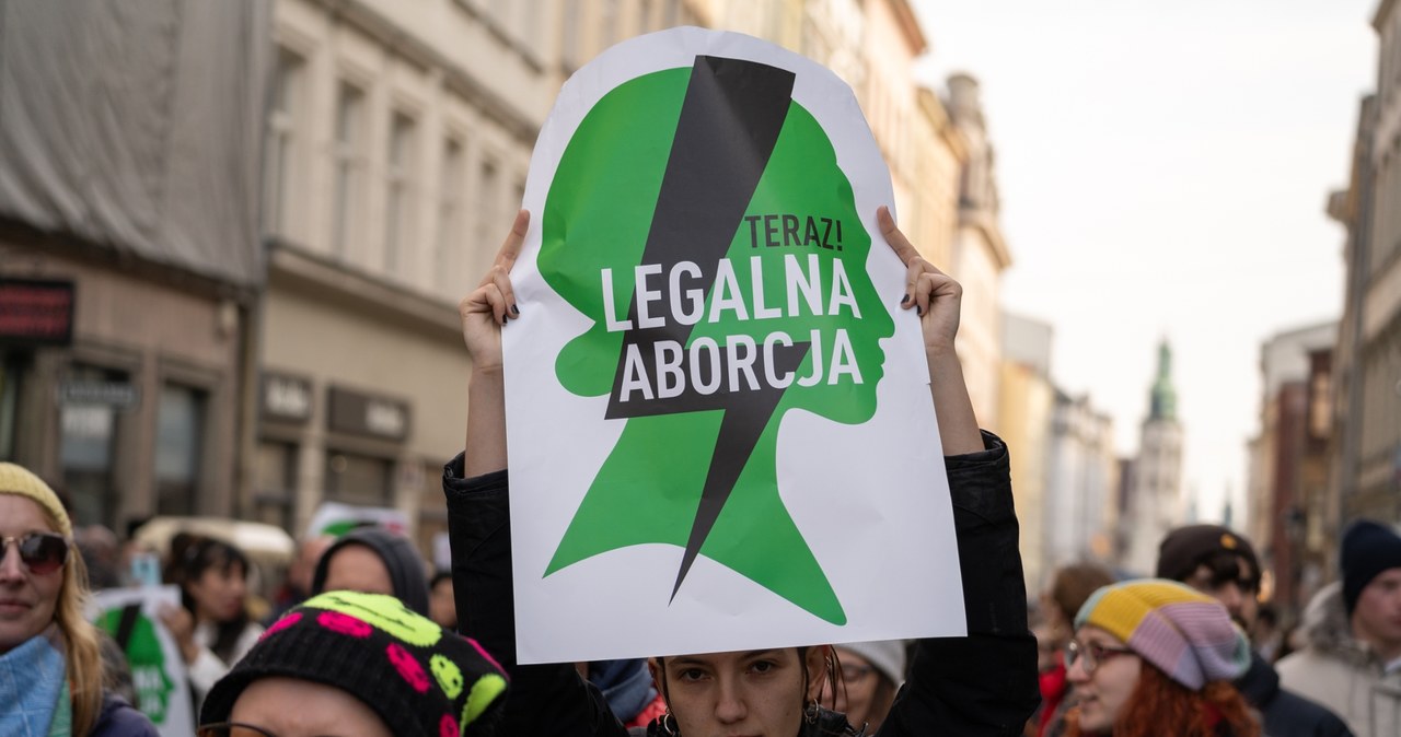 Sprawa aborcji po roku rządów KO. W styczniu projekty mogą wyjść z komisji