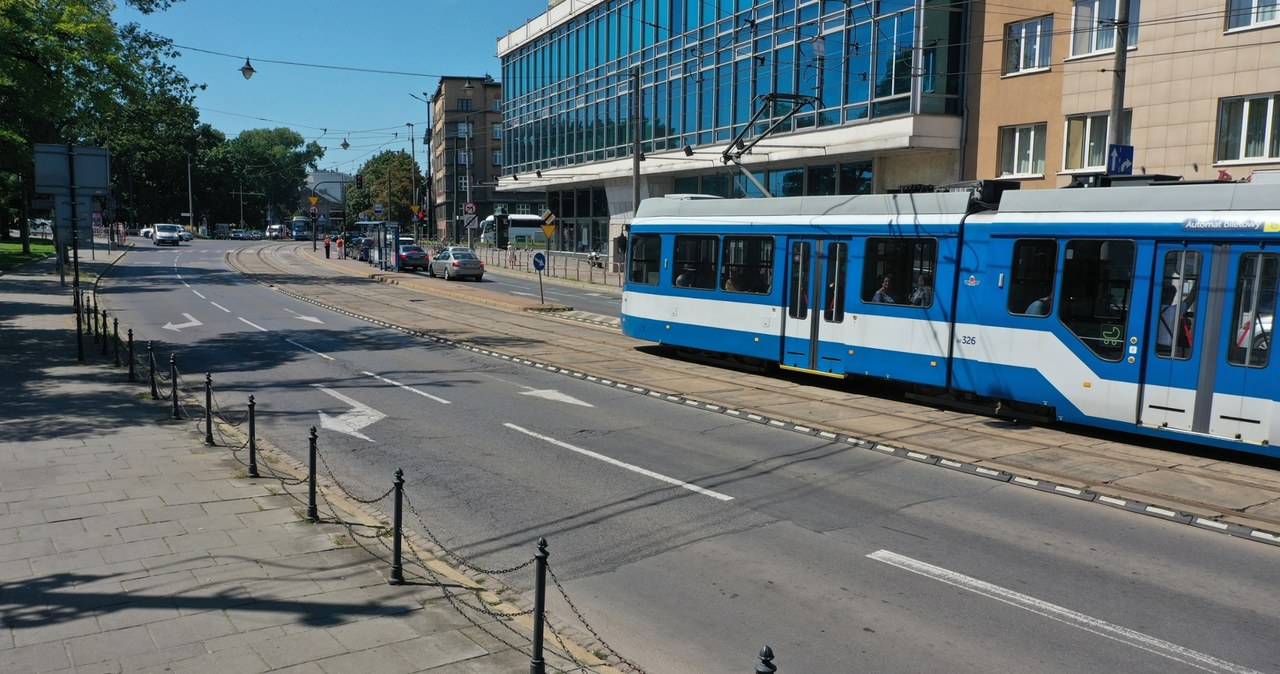 Od soboty tramwaje i autobusy wracają na Zwierzyniecką i Kościuszki