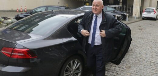 Ujawniamy wniosek, który podtrzymał blokadę środków dla PiS