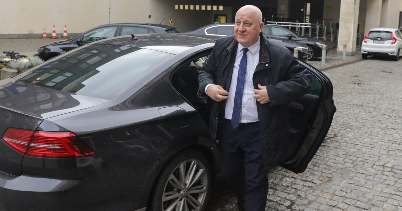 Ujawniamy wniosek, który podtrzymał blokadę środków dla PiS