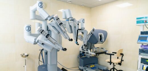 Supernowoczesny robot trafił do szpitala w Bełchatowie. Już leczy pacjentów