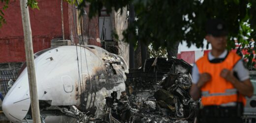 Odrzutowiec uderzył w budynek i stanął w ogniu. Są ofiary