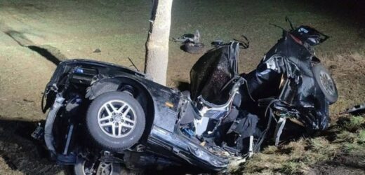 Bmw uderzyło w drzewo, zginęło dwóch 18-latków