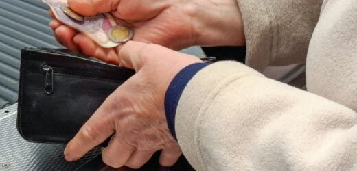 Styczniowe emerytury zaskoczą terminami. Kto dostanie pieniądze wcześniej, a kto musi czekać?