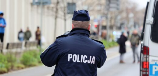 Zgon w trakcie policyjnego konwoju. Mężczyzna wykrwawił się w radiowozie