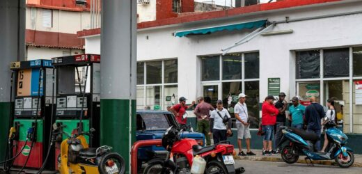 Dramat mieszkańców rajskiej wyspy. Godzinami czekają w kolejkach